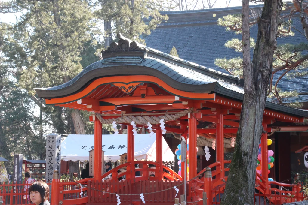 御神橋斜め(人物入り)