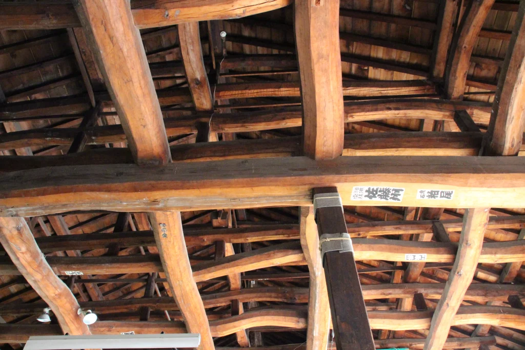 木造建築の天井梁