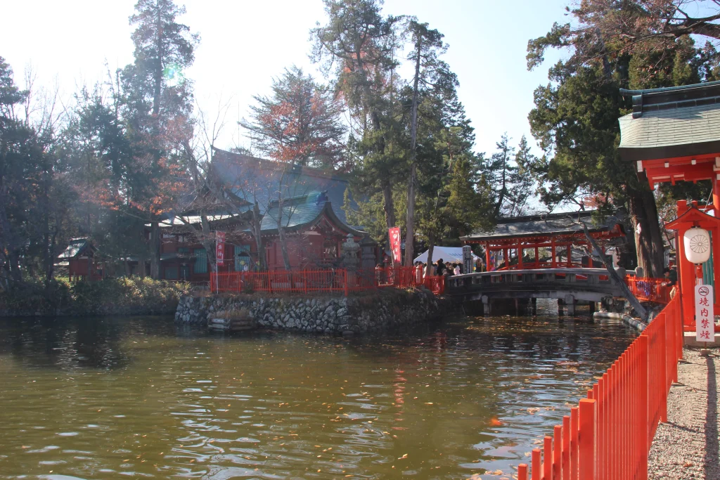 境内からの神池広角