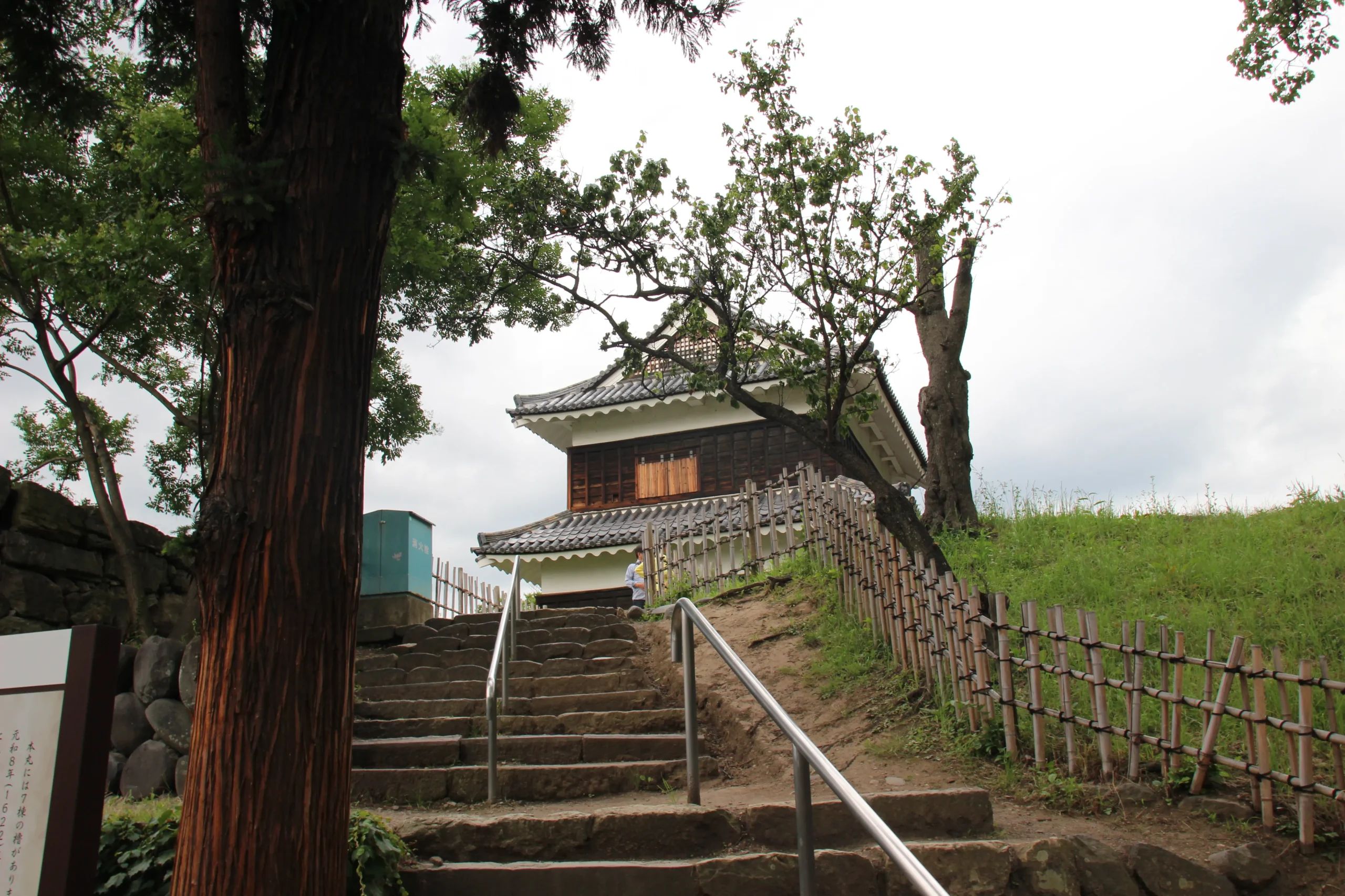 江戸時代から上田城本丸跡に残る現存唯一の遺構である国指定重要文化財「西櫓」