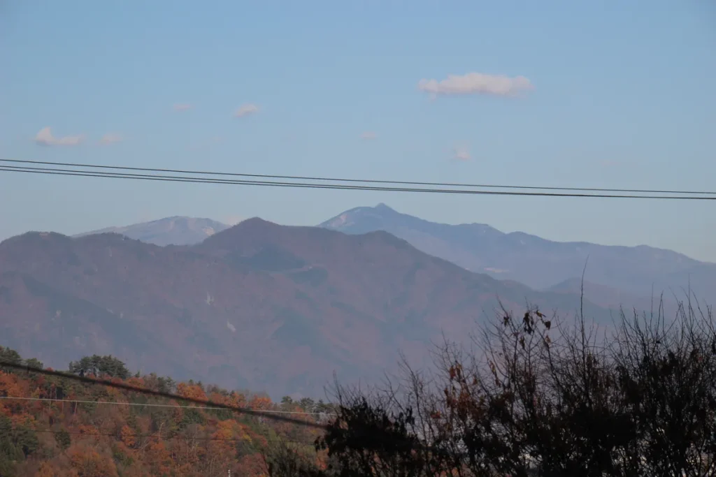 北向観音境内から遠方に望む信州上田の豊かな山々の稜線